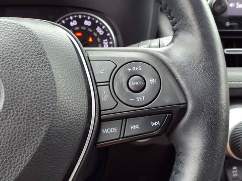 Certified 2022 Toyota RAV4 XLE Premium AWD/4WD image 17