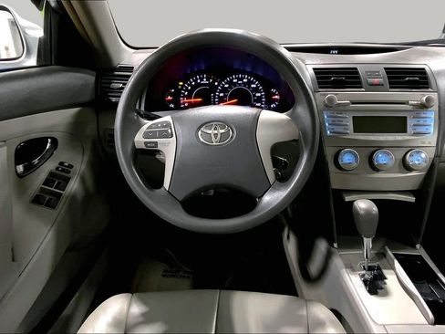 Used 2011 Toyota Camry LE w/ LE Extra-Value Pkg FWD image 5