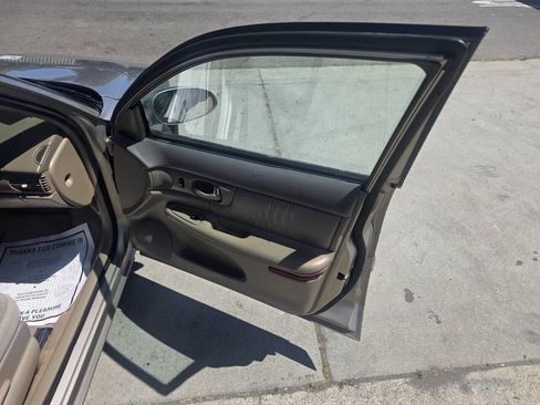 Used 2002 Buick Century Custom w/ Western Region Pkg FWD image 10
