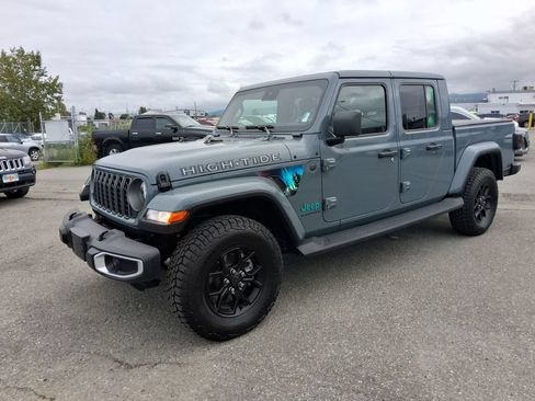 Certified 2025 Jeep Gladiator Sport AWD/4WD image 4