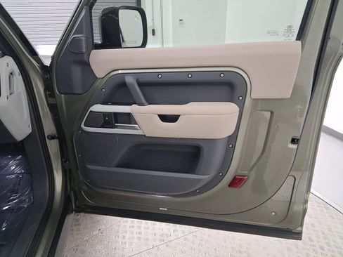 Used 2021 Land Rover Defender 90 S image 27