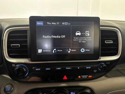Used 2025 Hyundai Venue SEL FWD image 12