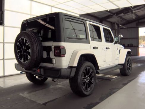 Used 2022 Jeep Wrangler Unlimited Sahara AWD/4WD image 2