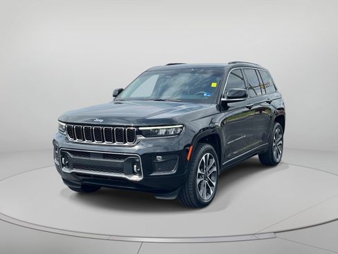 Used 2023 Jeep Grand Cherokee Overland AWD/4WD image 8
