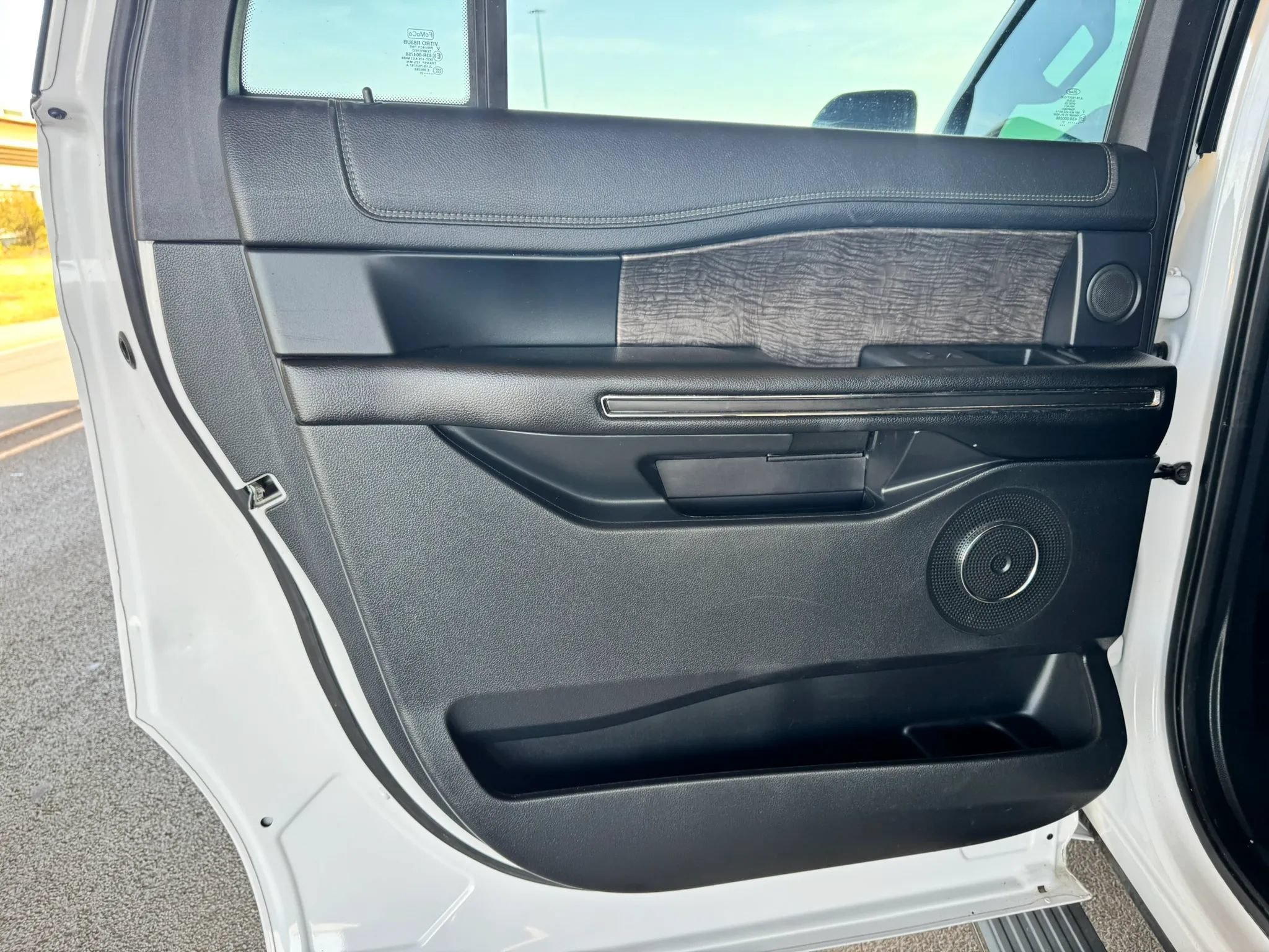 Used 2021 Ford Expedition Max Limited RWD image 18