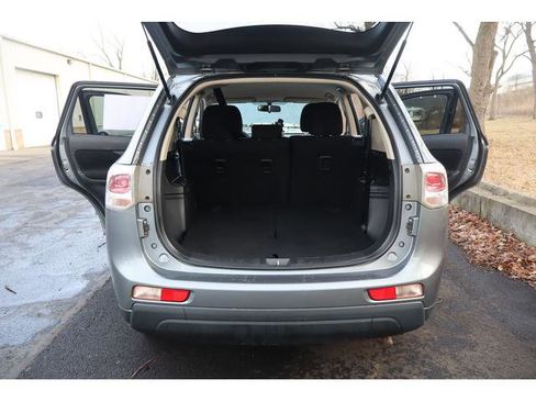 Used 2014 Mitsubishi Outlander ES image 14