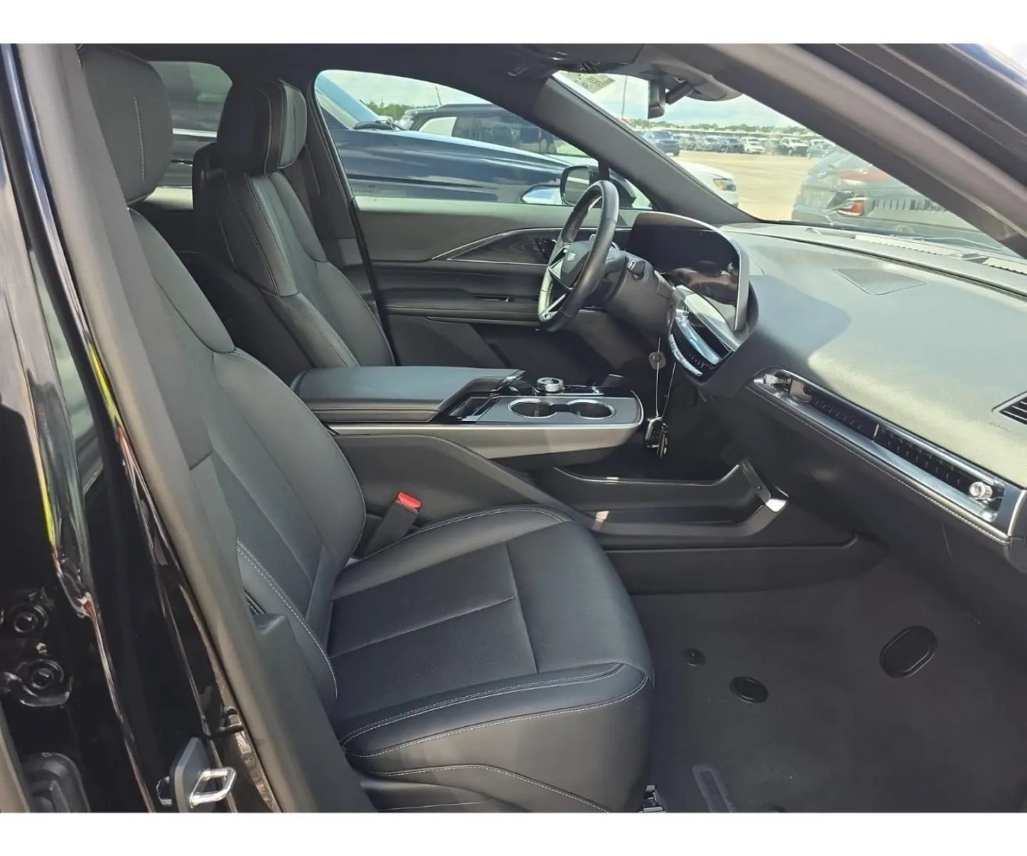 Used 2024 Cadillac Lyriq Sport RWD image 6