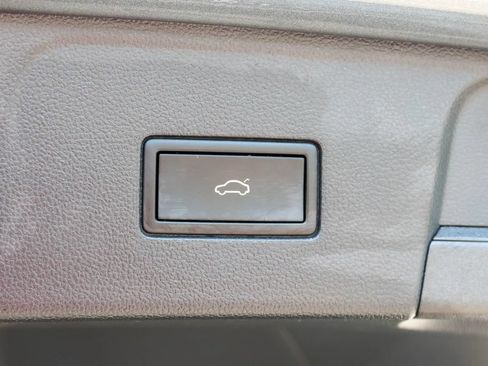 Used 2025 Volkswagen Atlas SE FWD image 36