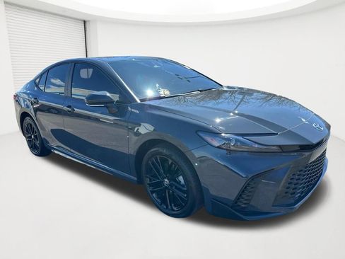 Used 2026 Toyota Camry SE w/ Convenience Package image 3