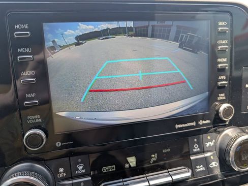 Used 2020 Toyota Highlander XLE FWD image 14