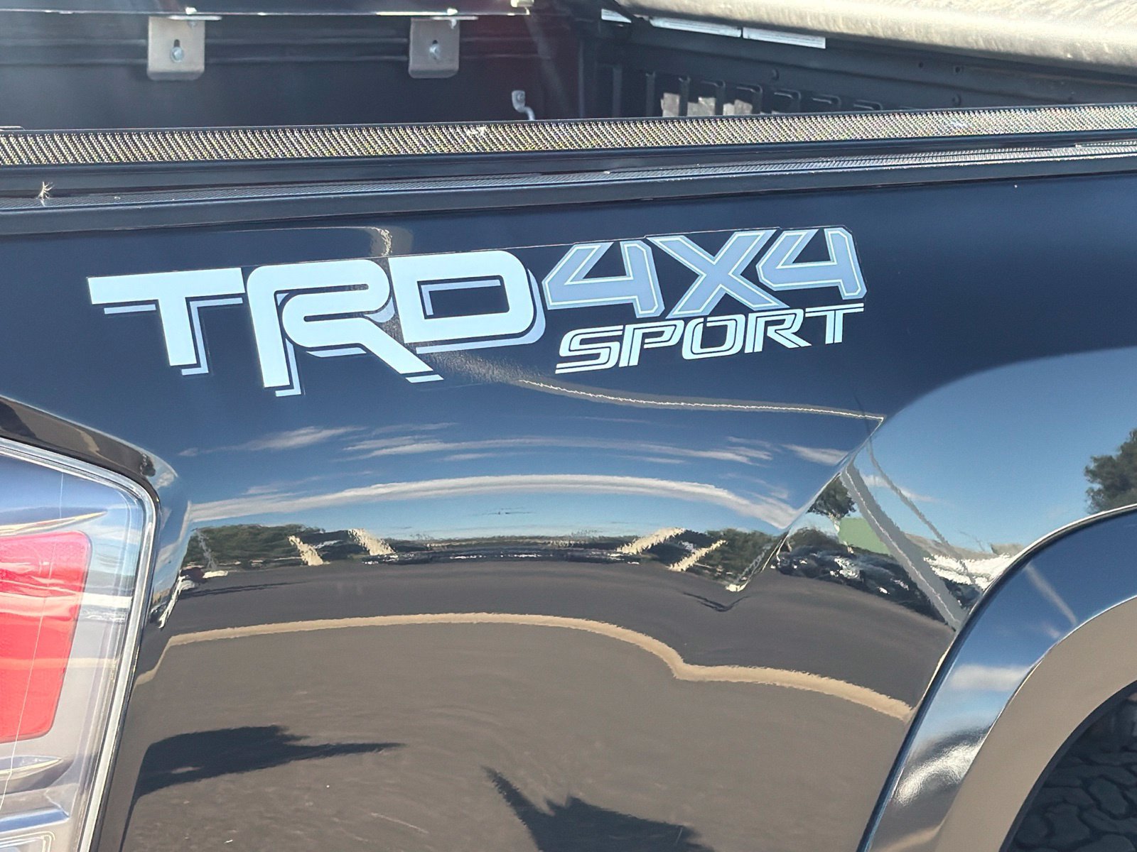 Used 2020 Toyota Tacoma TRD Sport AWD/4WD image 32
