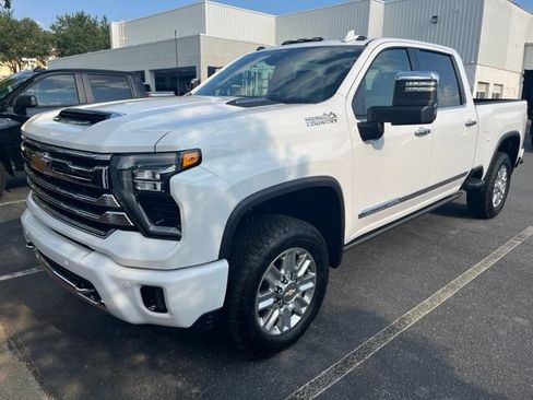 Used 2025 Chevrolet Silverado 2500 High Country w/ High Country Premium Package AWD/4WD image 1