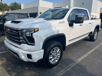Used 2025 Chevrolet Silverado 2500 High Country w/ High Country Premium Package AWD/4WD video 1