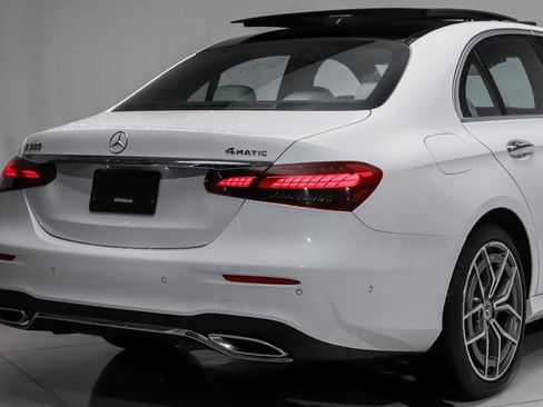 Certified 2022 Mercedes-Benz E 350 4MATIC Sedan image 4