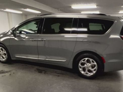 Used 2022 Chrysler Pacifica Limited FWD image 6