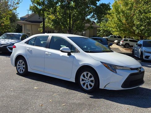 Used 2022 Toyota Corolla LE image 5