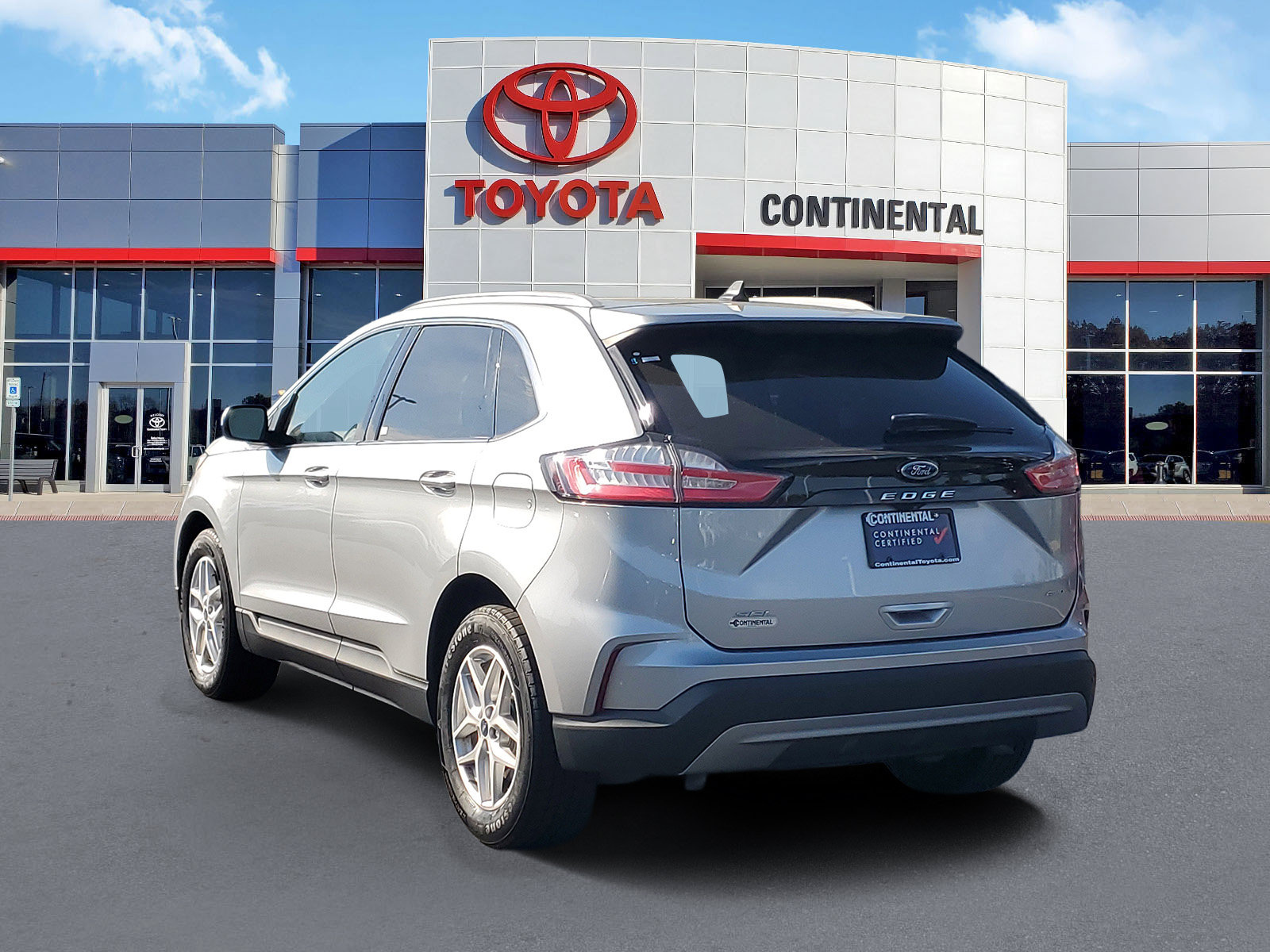 Used 2022 Ford Edge SEL w/ Convenience Package AWD/4WD image 4