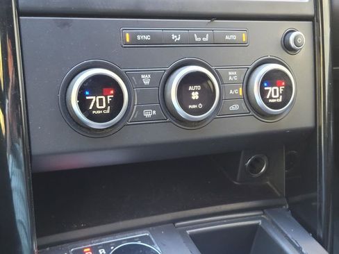 Used 2020 Land Rover Discovery SE image 26