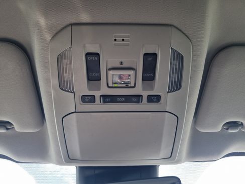 Used 2023 Toyota Highlander XLE FWD image 34