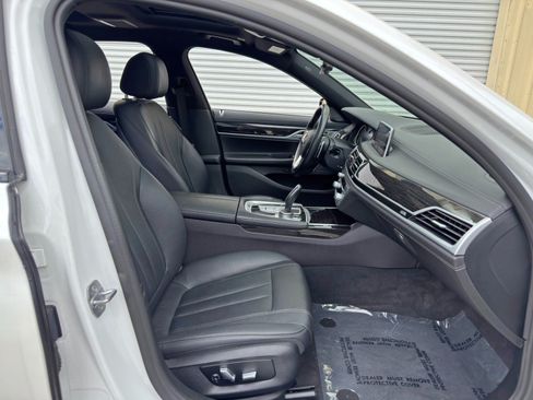 Used 2019 BMW 740i w/ M Sport Package RWD image 15