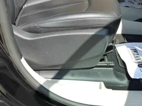 Used 2024 Chrysler Pacifica Touring-L FWD image 38