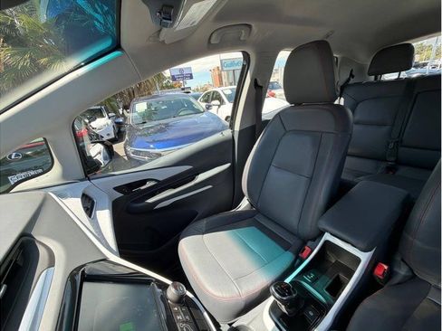 Used 2020 Chevrolet Bolt Premier w/ Infotainment Package FWD image 16