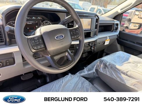 New 2026 Ford F250 XL w/ XL Chrome Package image 6