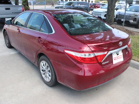 Used 2016 Toyota Camry LE FWD image 6