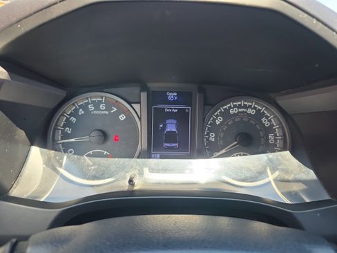 Used 2019 Toyota Tacoma TRD Off-Road w/ Technology Package AWD/4WD image 17