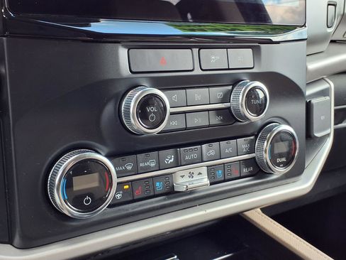 Used 2022 Ford Expedition XLT image 14