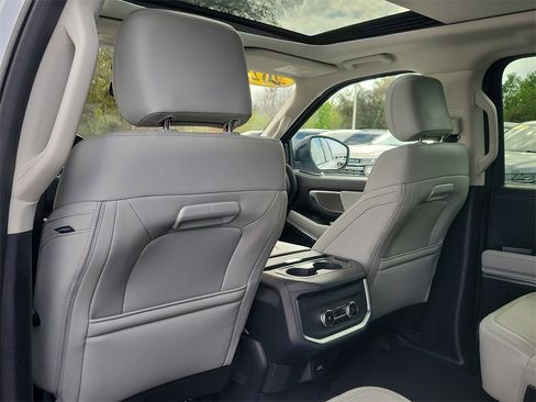 Used 2025 Ford Expedition Platinum image 12
