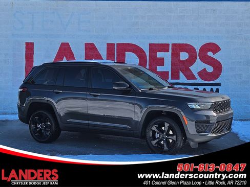 Used 2023 Jeep Grand Cherokee Altitude image 1