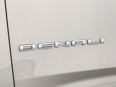 Used 2021 GMC Yukon Denali w/ Denali Premium Package image 57