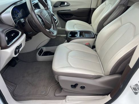 Used 2021 Chrysler Voyager Lxi w/ Cold Weather Group FWD image 24