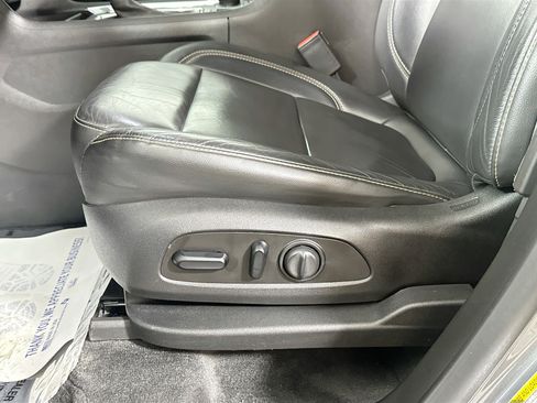 Used 2020 Chevrolet Traverse LT w/ LT Premium Package AWD/4WD image 20