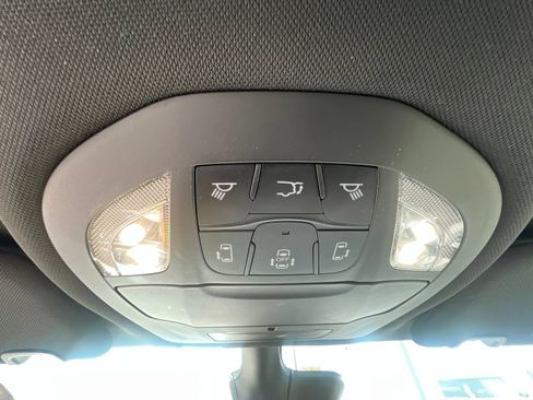 Used 2025 Chrysler Pacifica Select FWD image 41