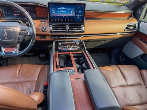 Used 2022 Lincoln Navigator Reserve image 25