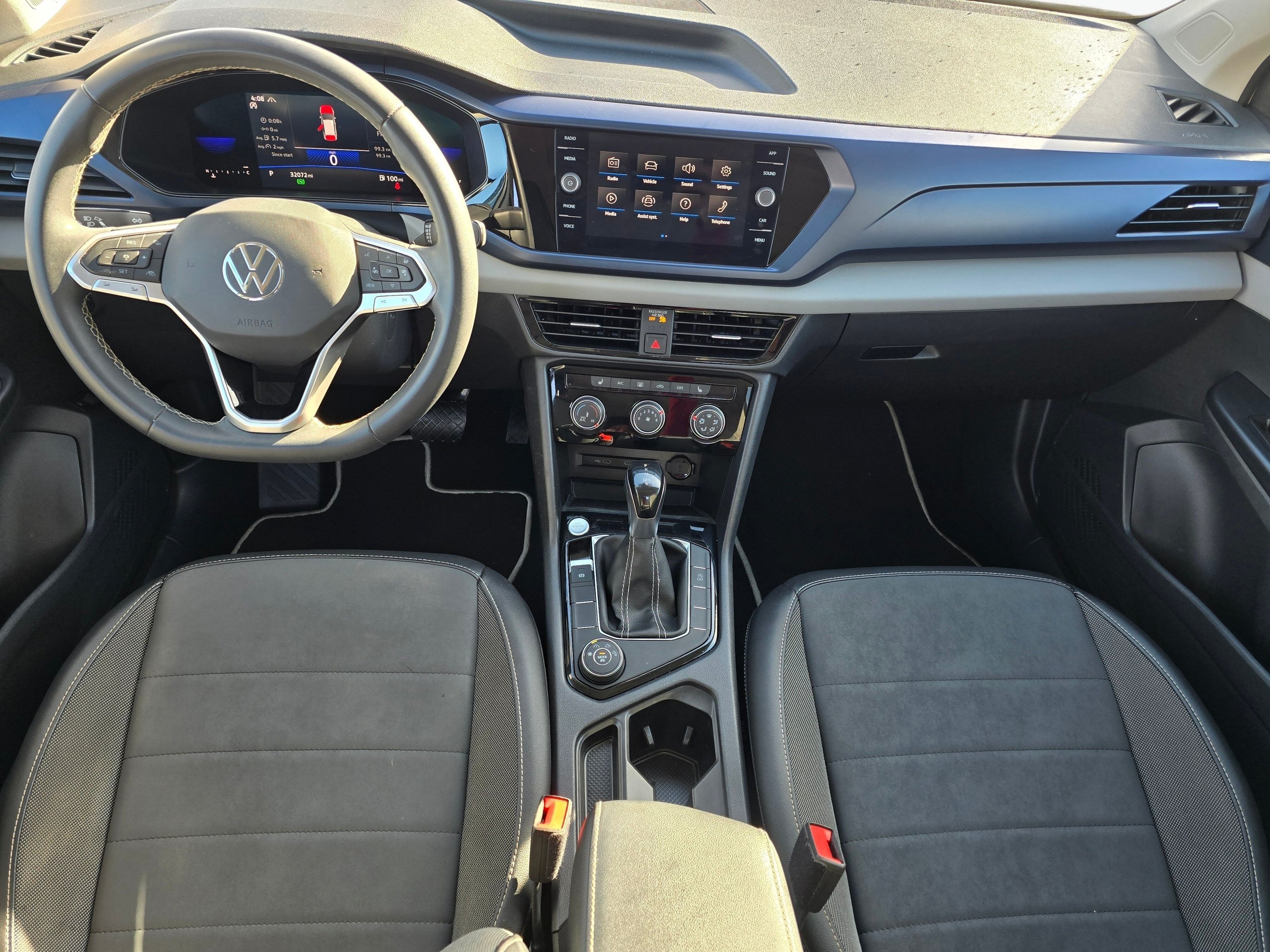 Used 2023 Volkswagen Taos SE w/ Panoramic Sunroof Package AWD/4WD image 17
