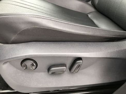 Used 2022 Volkswagen Tiguan SE R-Line image 23