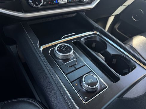 Used 2024 Ford Expedition XLT image 20