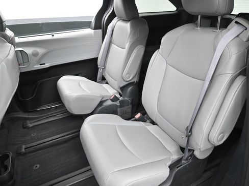 Used 2025 Toyota Sienna XLE w/ XLE Plus Package AWD/4WD image 29