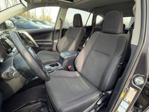 Used 2018 Toyota RAV4 XLE image 18