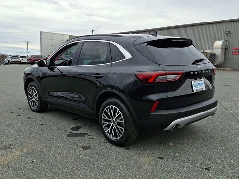 Used 2025 Ford Escape SE image 4