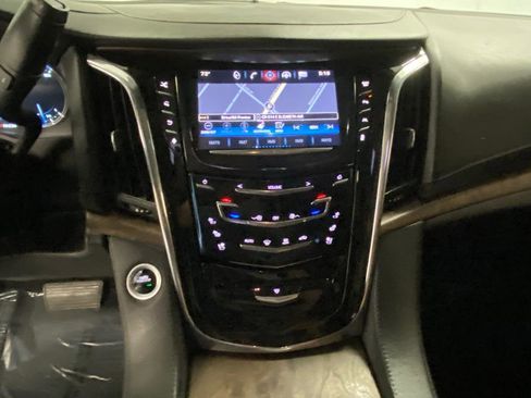 Used 2016 Cadillac Escalade Premium image 28