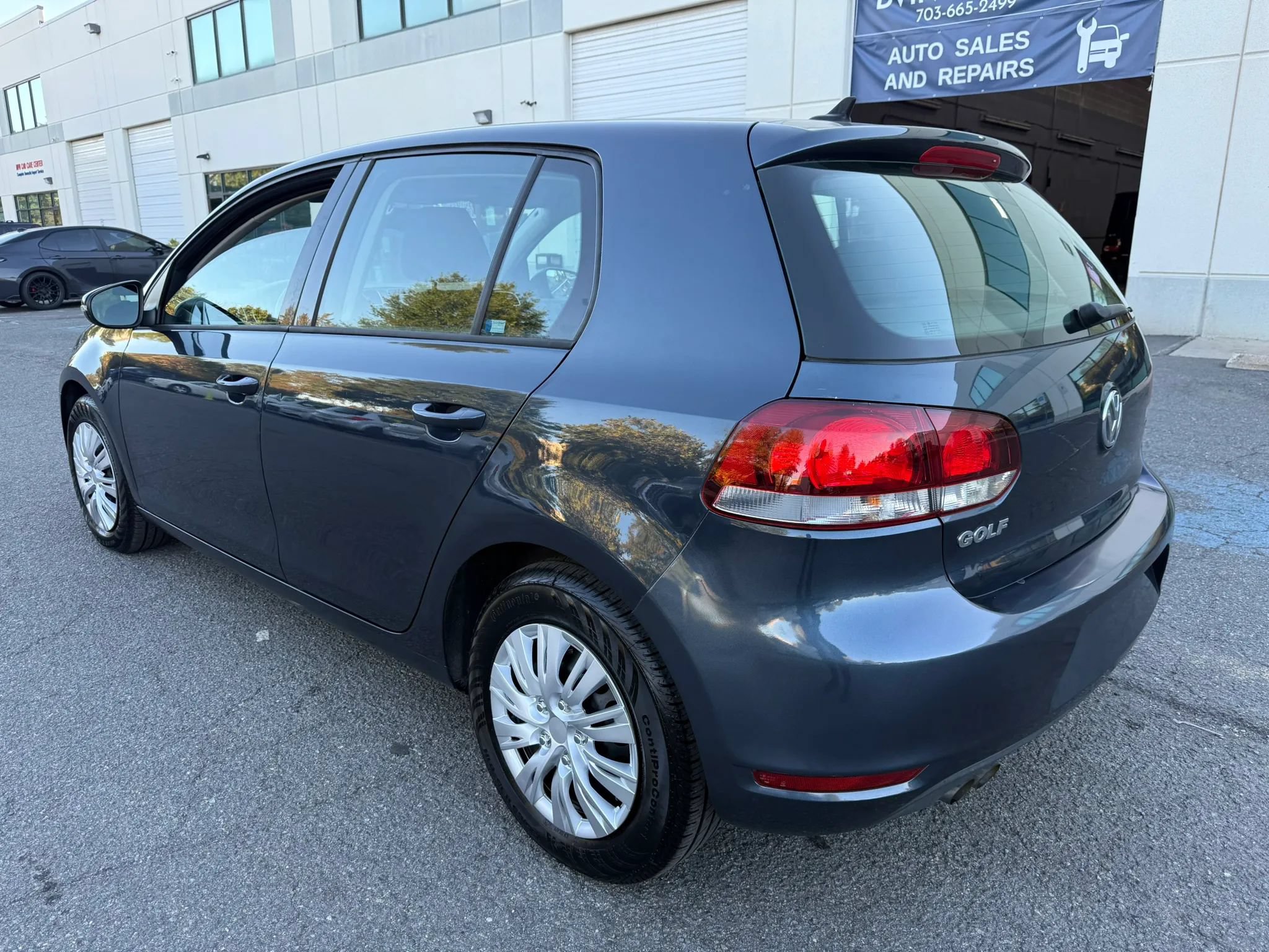 Used 2013 Volkswagen Golf 4-Door FWD image 9