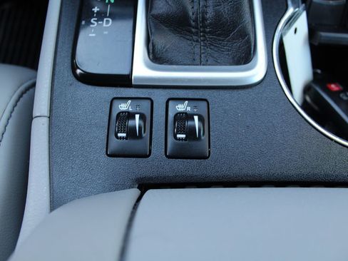 Used 2018 Toyota Highlander XLE image 32