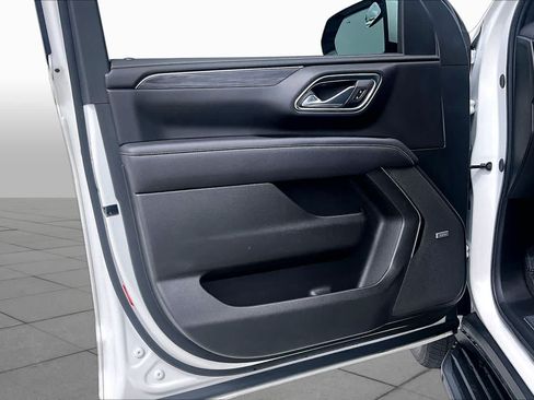 Used 2024 GMC Yukon SLT w/ SLT Luxury Package RWD image 19
