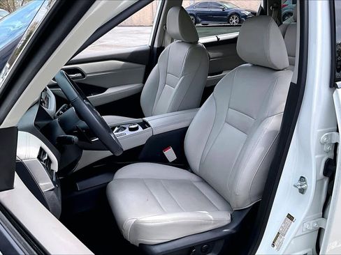 Used 2023 Nissan Rogue SL w/ SL Premium Package image 7