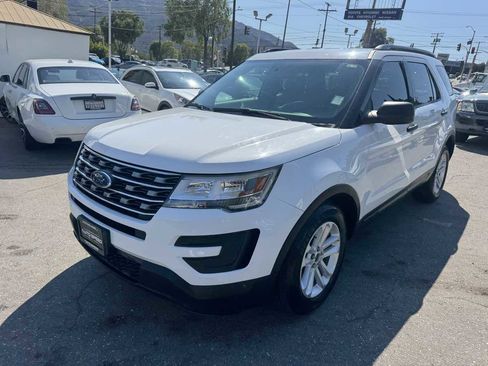 Used 2017 Ford Explorer FWD image 3