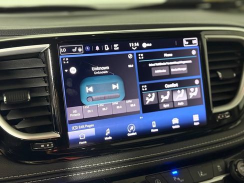 Used 2023 Chrysler Pacifica Touring-L AWD/4WD image 14